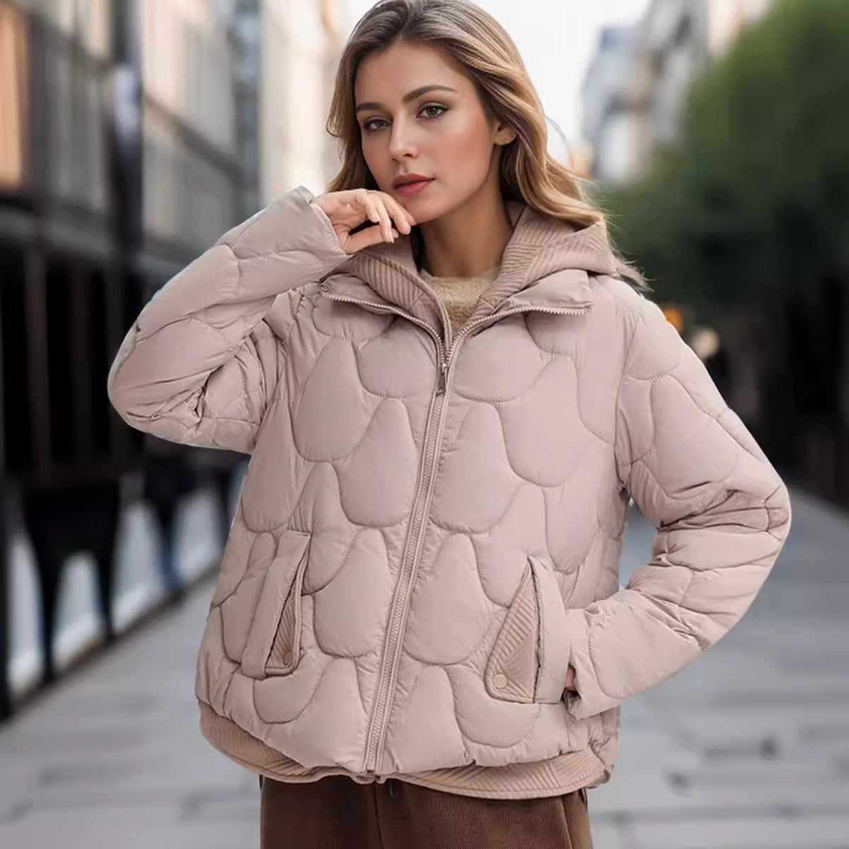 Damen modische gepolsterte Jacke mit abnehmbarer Kapuze und praktischen Taschen Amawinc