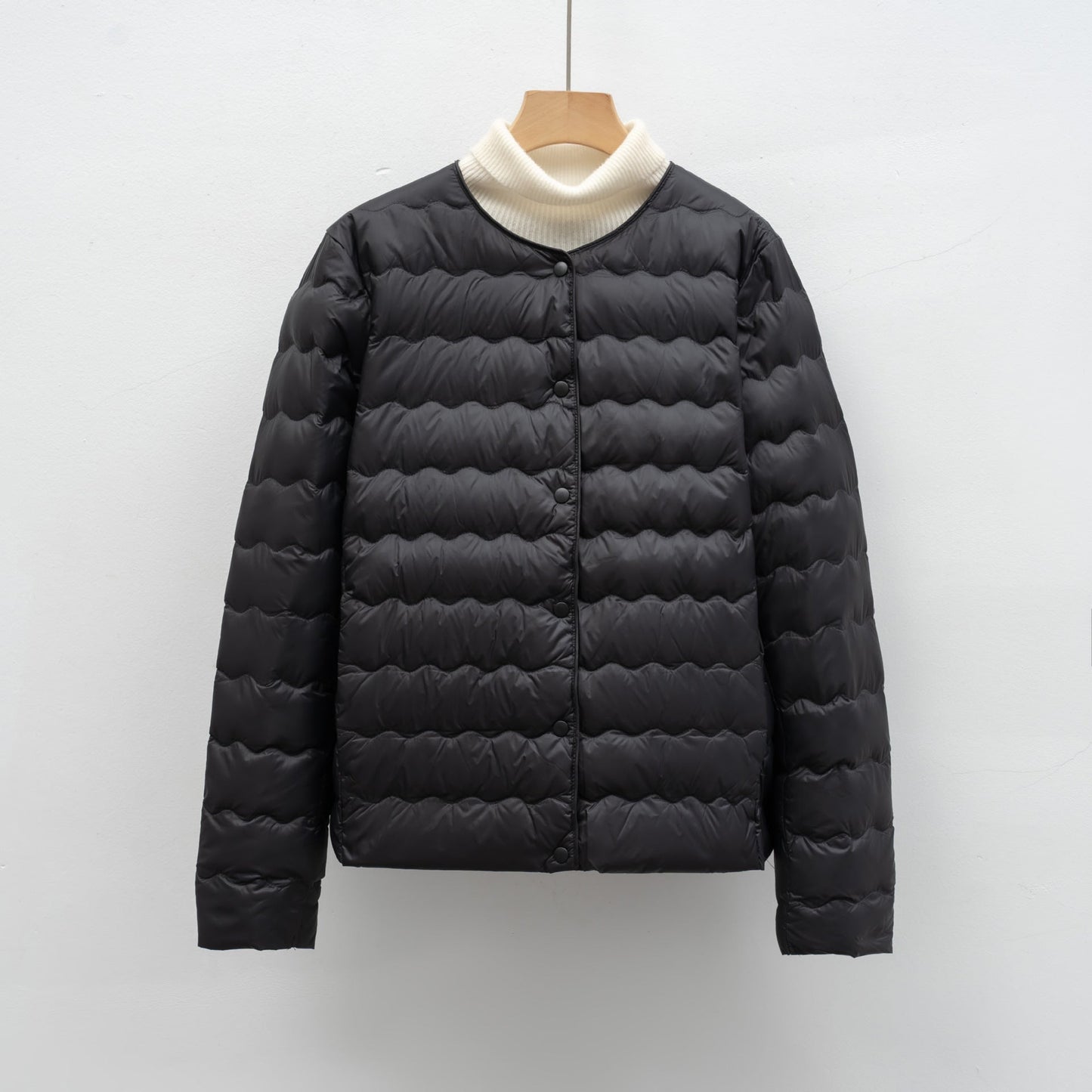 Damen Leichte gesteppte Jacke mit hochgeschlossenem Kragen und elastischen Bündchen Amawinc