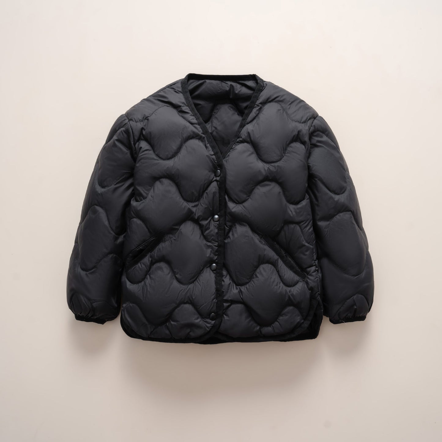 Damen gesteppte Daunenjacke mit modernen Wellenmustern und praktischen Taschen Amawinc