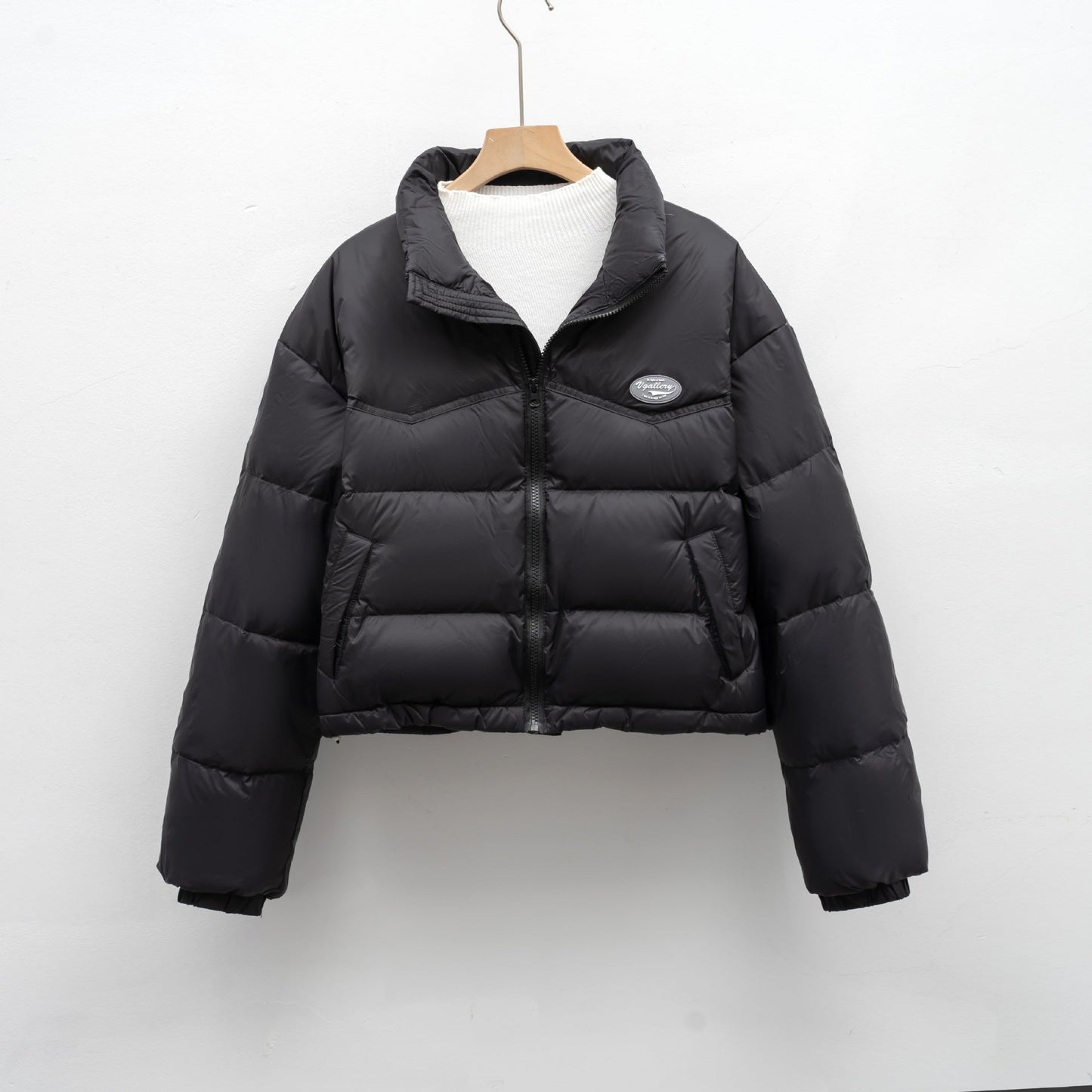 Damen modische kurz geschnittene Steppjacke mit hohem Kragen und praktischem Reißverschluss Amawinc