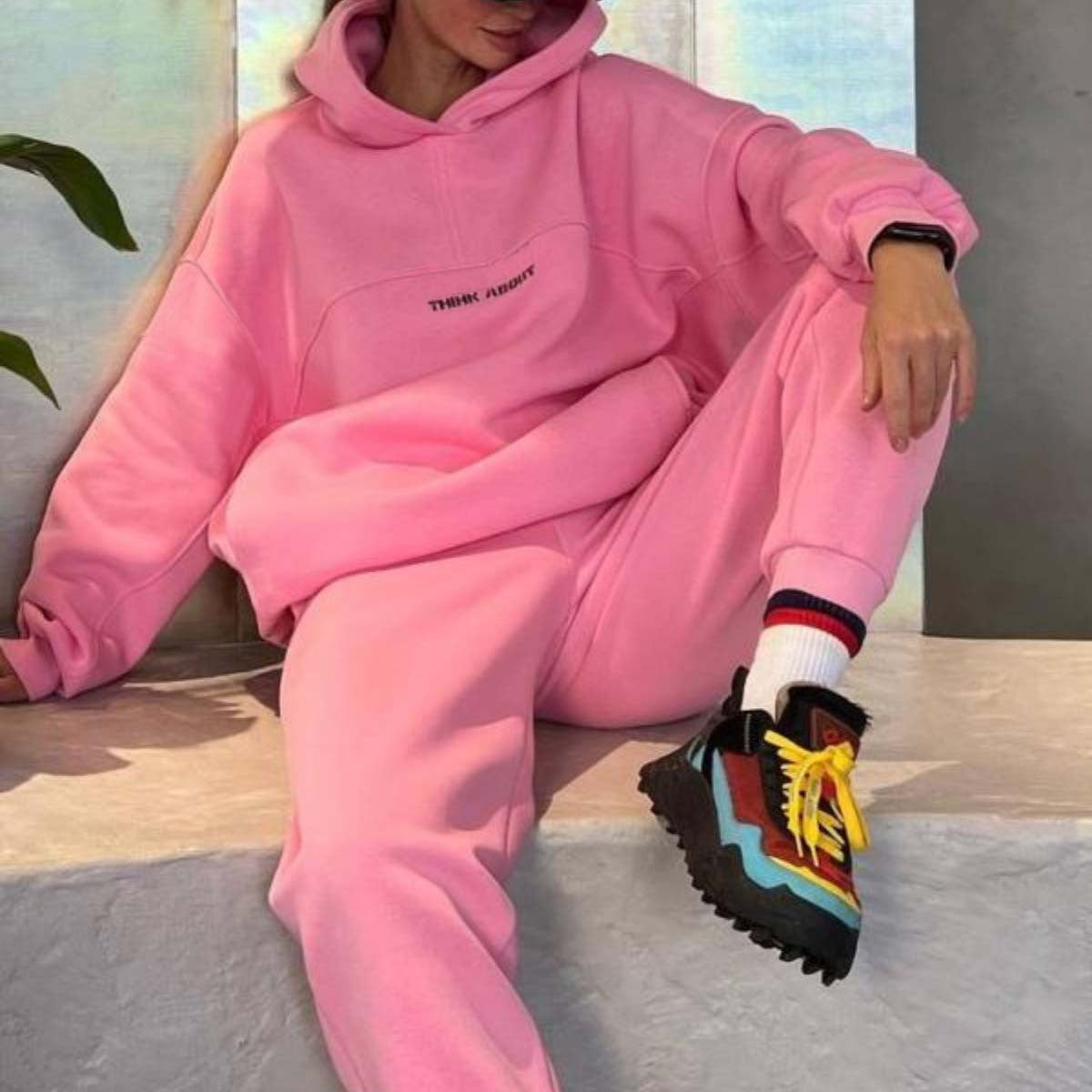 Damen sportlicher Hoodie mit auffälligem Schriftzug Amawinc