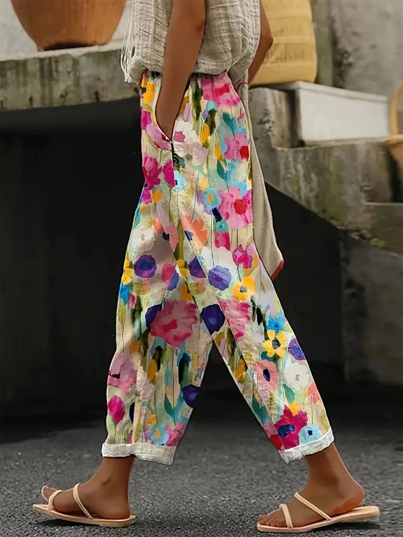 Damen Weite Sommerhose mit floralem Design und praktischen Taschen Amawinc