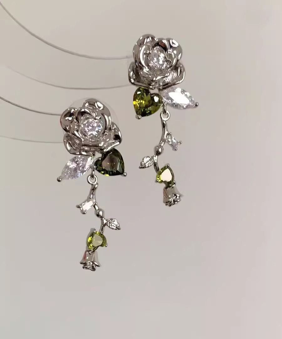 Boucles d'oreilles à tige en soie et métal avec zircon rose au design original - Amawinc
