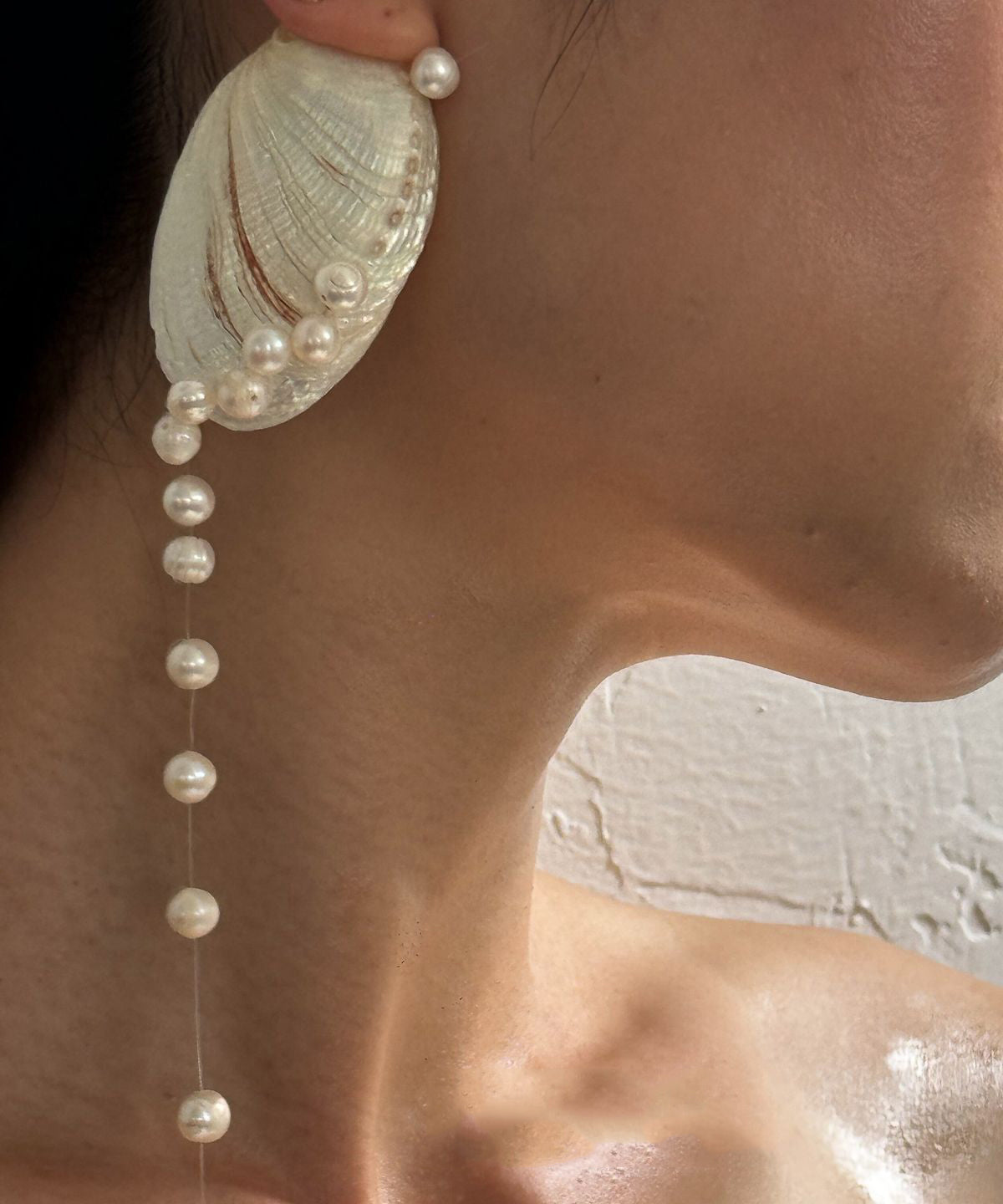 Boucles d'oreilles pendantes originales en alliage blanc avec perles de coquillage et pampilles - Amawinc