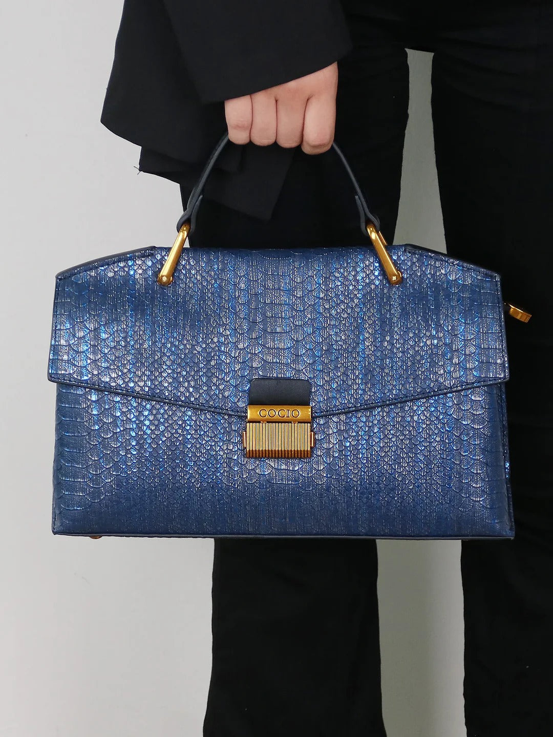 Embossed Snake-Print Bag - Amawinc