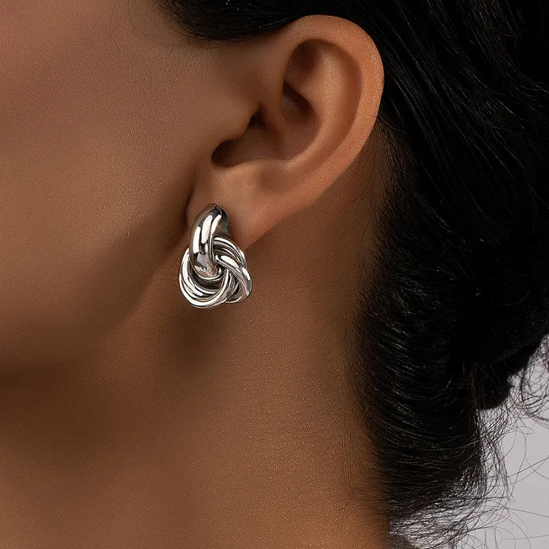 Boucles D Oreilles Atomica Mini Anneaux Minimalistes Brillants Qui Illumine Le Visage Et Apporte Élégance Instantanée Sans Ternissure