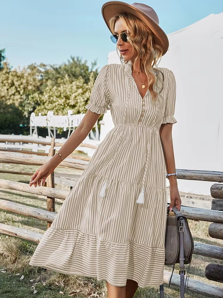 Robe Midi À Rayures À Col V À Manches Courtes Avec Franges Pour Été Élégante Et Moderne