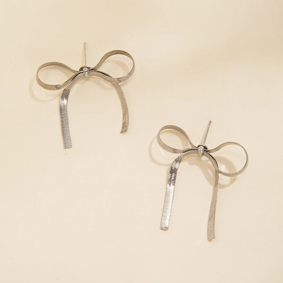 Boucles Doreilles Nœud Ange Or Et Argent Avec Franges Striées Charme Mémoire Et Célébration