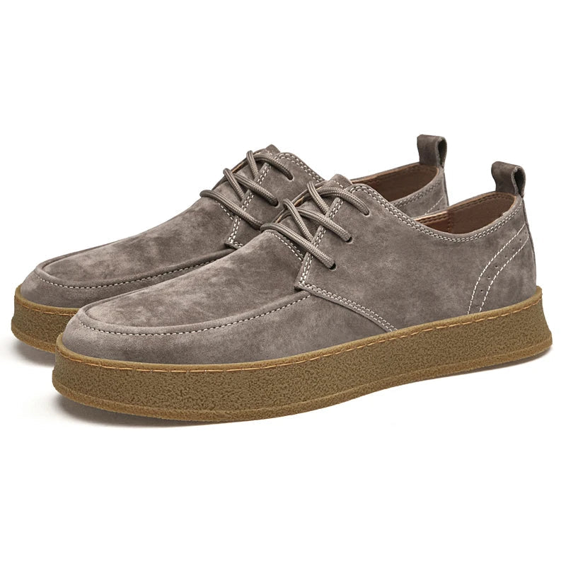 Herrenschuhe aus klassischem Wildleder