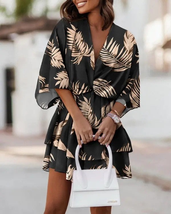 Kurzes Damenkleid mit V-Ausschnitt und Blumenprint