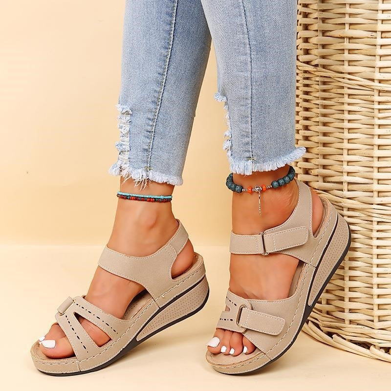 Arya: Komfortable orthopädische Sandalen
