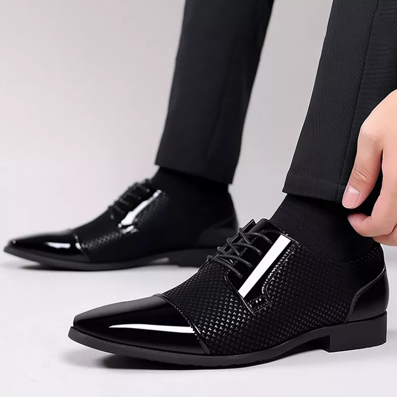 Herrenschuhe aus Leder mit elegantem Strassbesatz