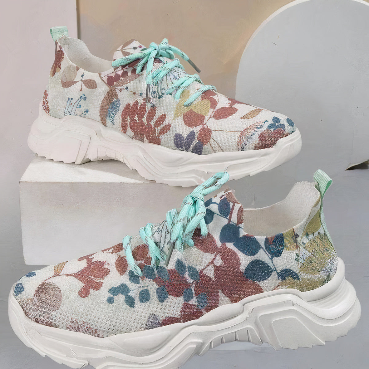 Blumenmuster-Schnürschuhe von Sika - Orthopädisch