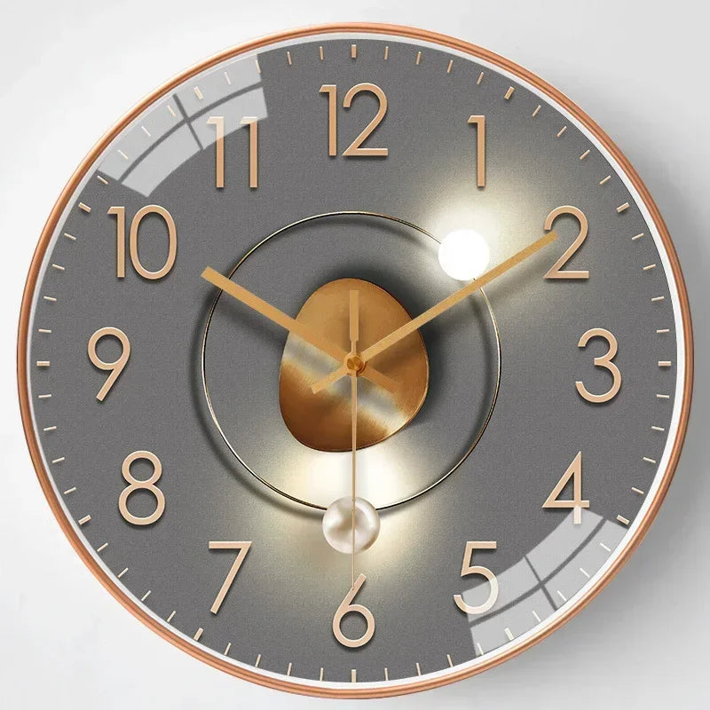 Horloge Murale Moderne En Verre Et Métal Avec Finition Dorée Et Cadran Dégradé Et Repères Minimalistes