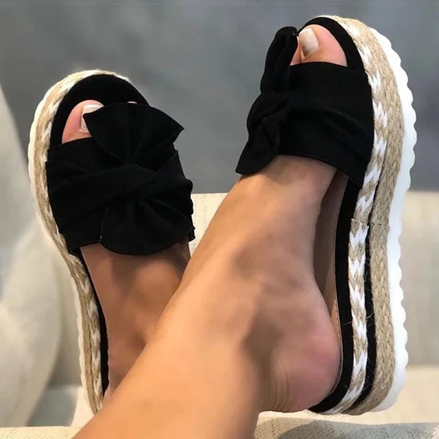 Atara Fliegen-Sandalen