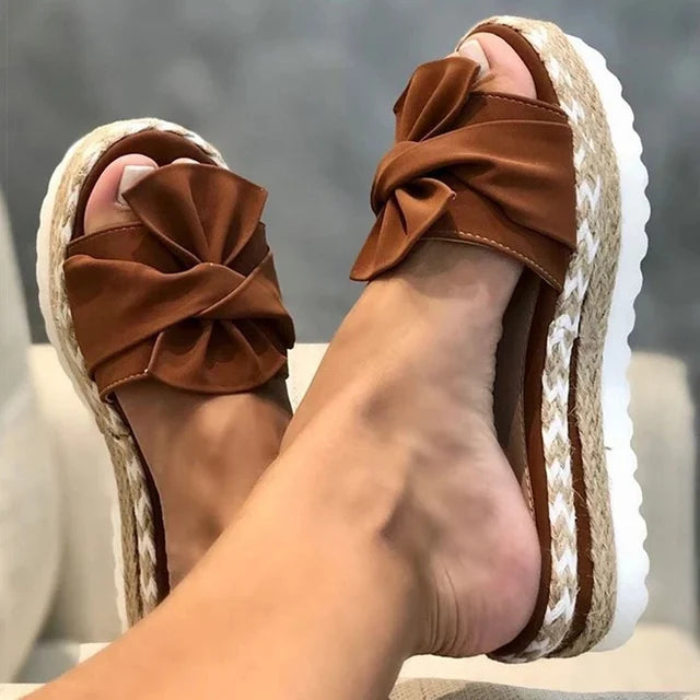 Atara Fliegen-Sandalen