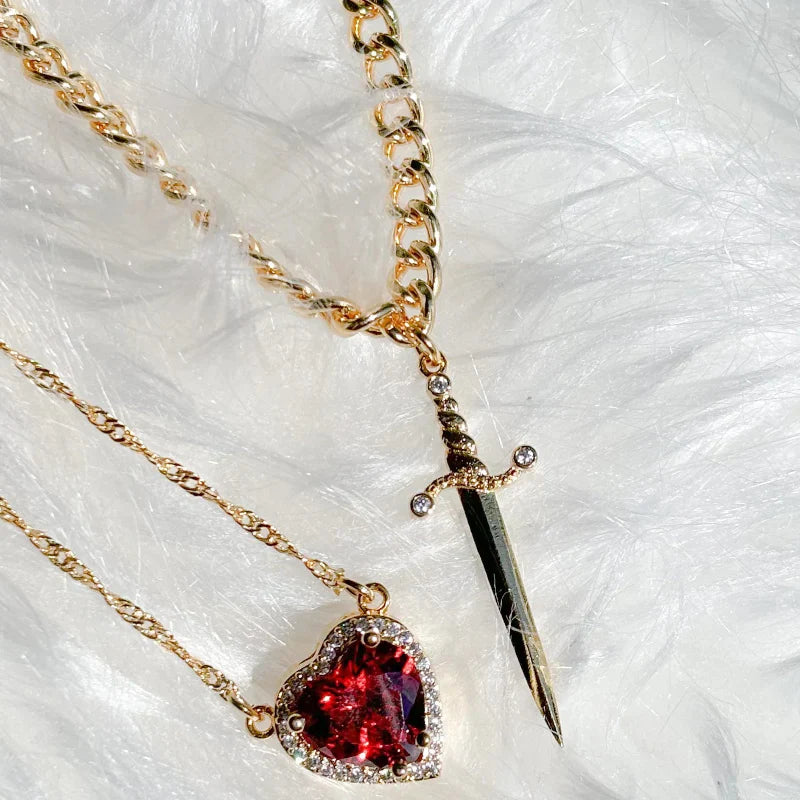 Collier Bladebound Pendentif Coeur Épée Ajustable Chaîne Résistant Au Ternissement Finition Métallique Poli