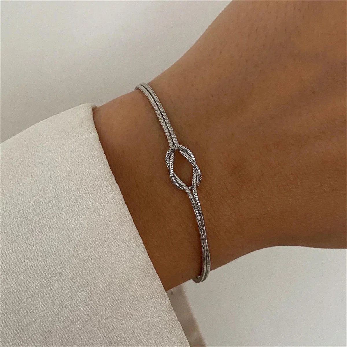 Bracelet Lien Moonkissed Saint Valentin Plaqué Or Acier Inoxydable Avec Nœud Délicat