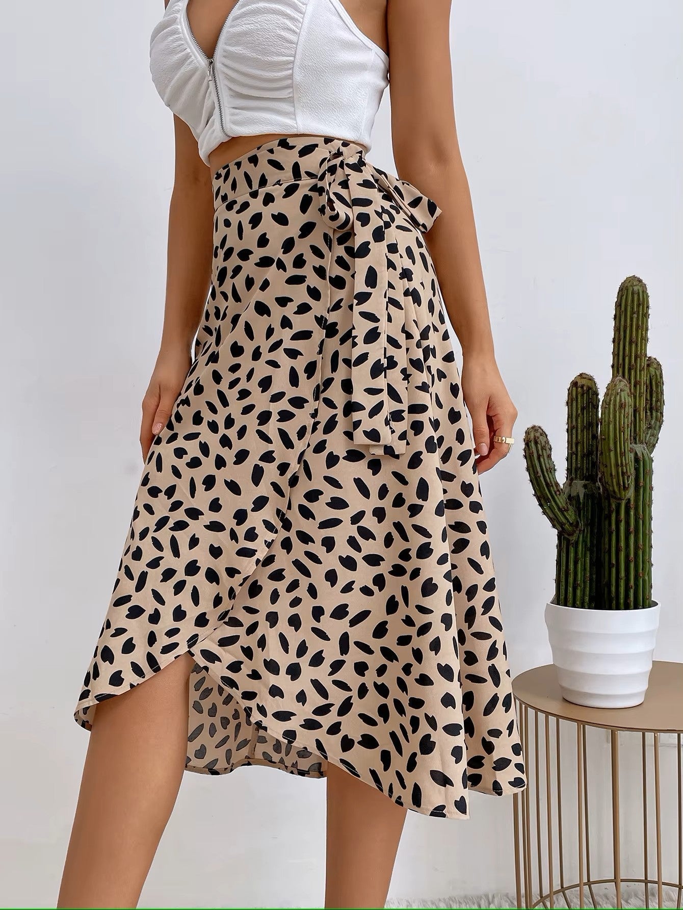 Jupe Midi Portefeuille Gina Imprimé Moucheté Léger Coton Avec Ourlet Asymétrique Et Taille Haute