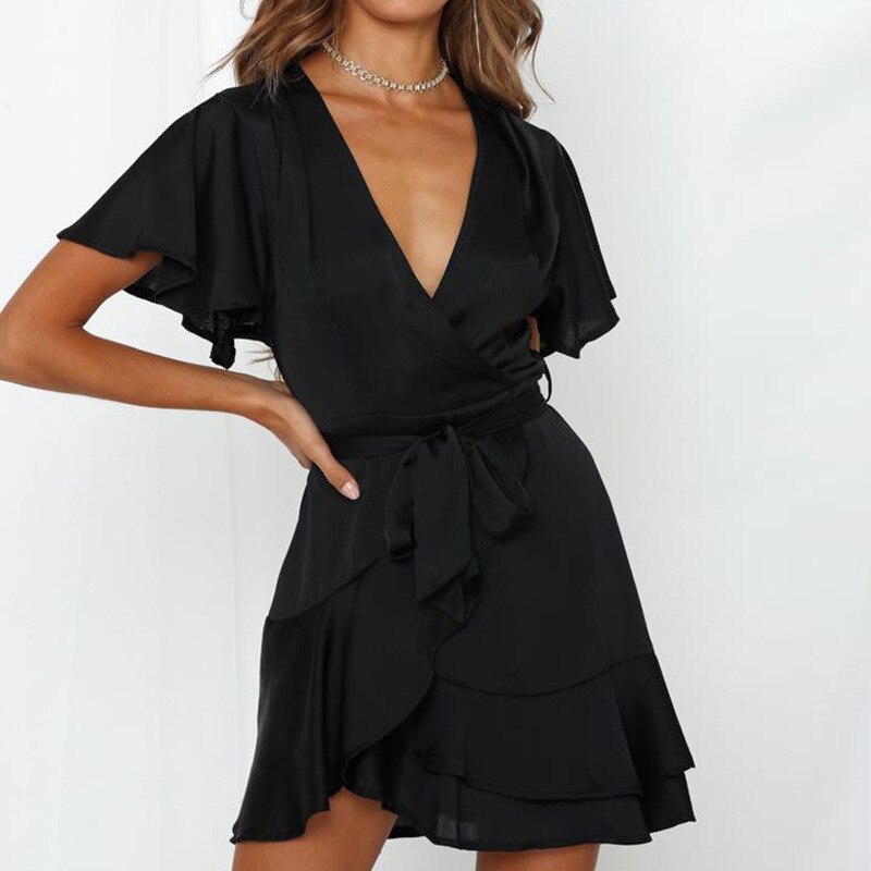 Elegantes Jinky Kleid mit hübschen Rüschen und V-Ausschnitt