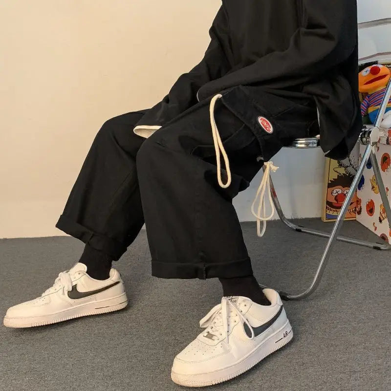 Aldora: Minimalistische Winterhose im modernen Stil