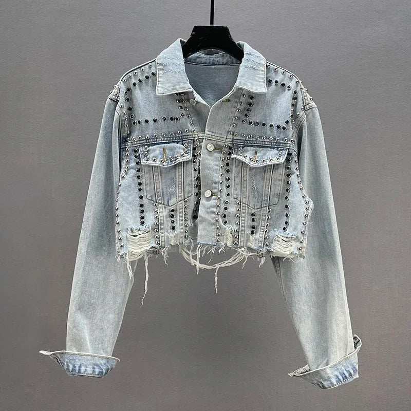 Veste En Jean Cloutée Sofia Amoretti Coupe Croppée Décontractée Style Urbain Et Audacieux