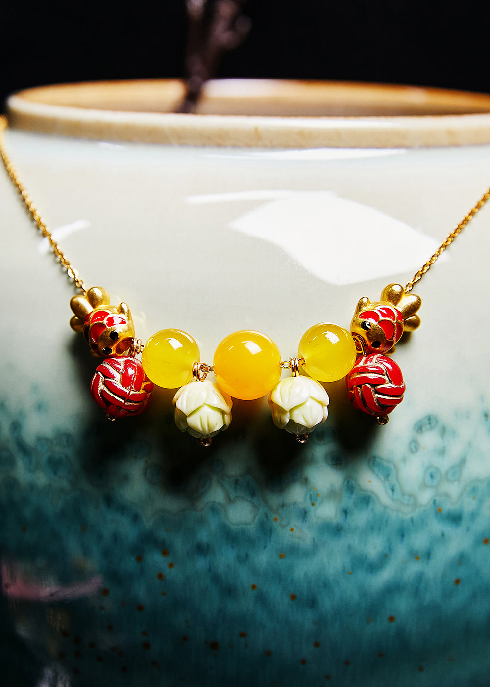 Collier pendentif en cire d'abeille de poisson mignon de perle de lotus unique - Amawinc