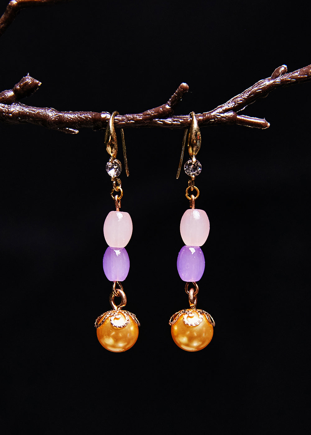 Boucles d'oreilles pendantes uniques en perles jaunes et pierres précieuses naturelles - Amawinc