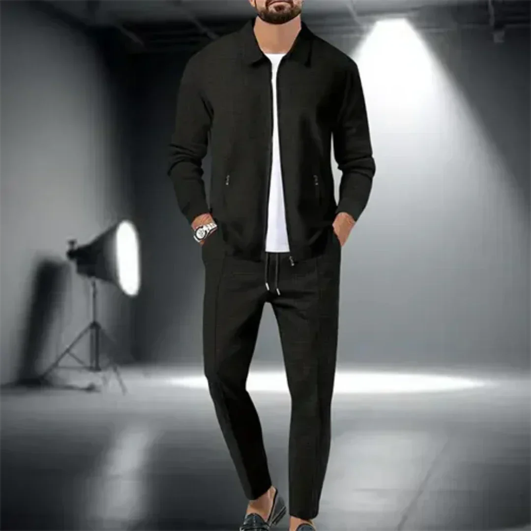 Zweiteiliger Herren-Anzug mit Langarmhemd und Hose