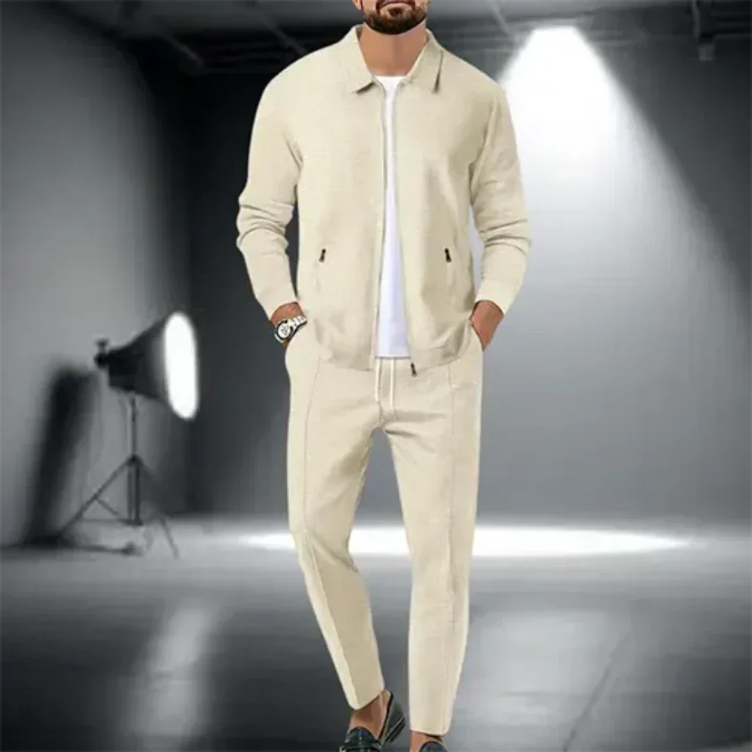 Zweiteiliger Herren-Anzug mit Langarmhemd und Hose