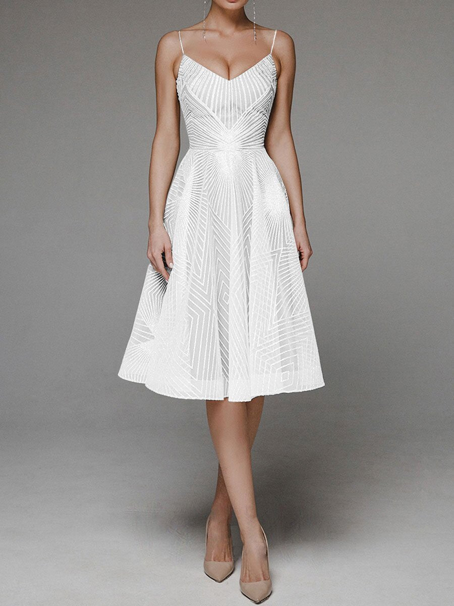 Fudus Sommerkleid mit Stickerei und Trägern