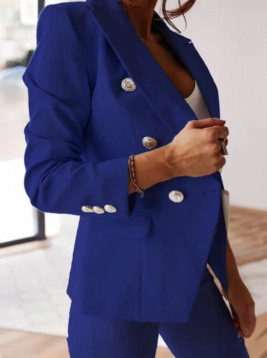 Zwei stilvolle Anna Outfits für alle Gelegenheiten