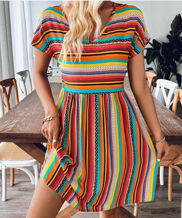 Fudus Kleid mit farbigem, gestreiften Fledermausärmel