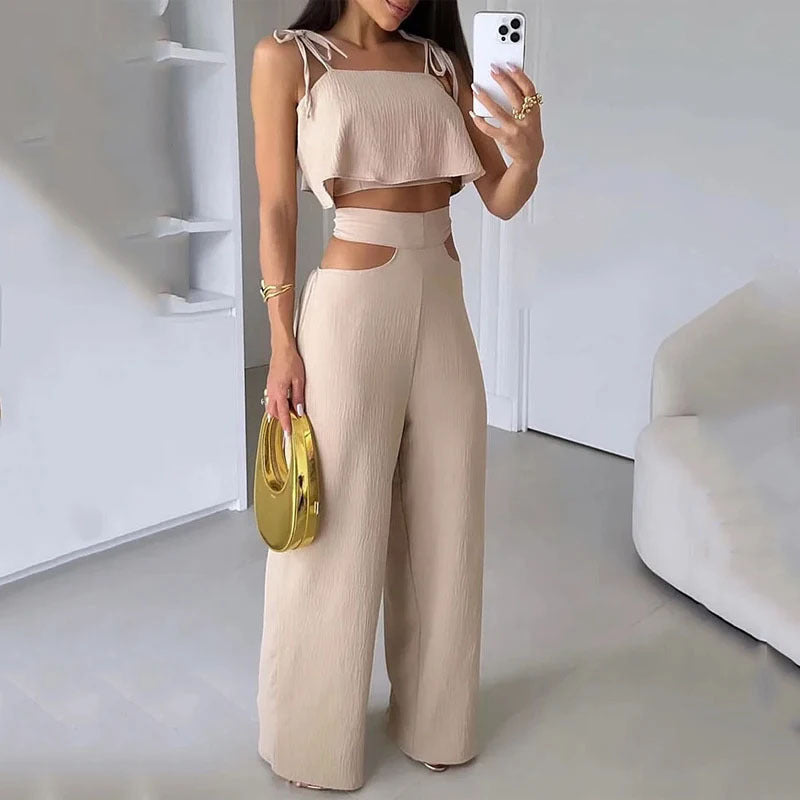 Edles Damen-Outfit mit Aussparung von Fudus