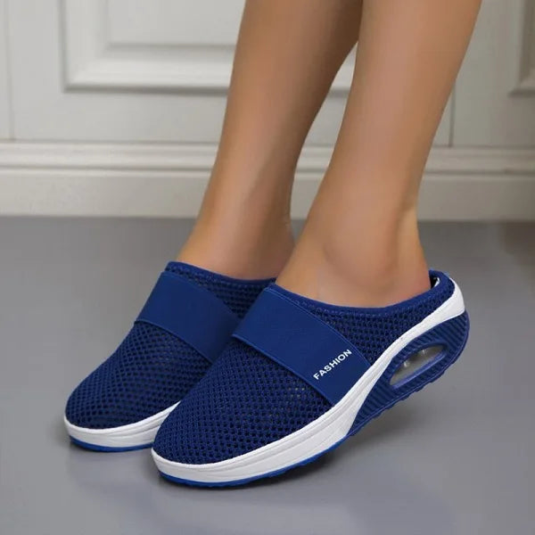 Orthopädische Sandalen mit Keilabsatz von Johanna
