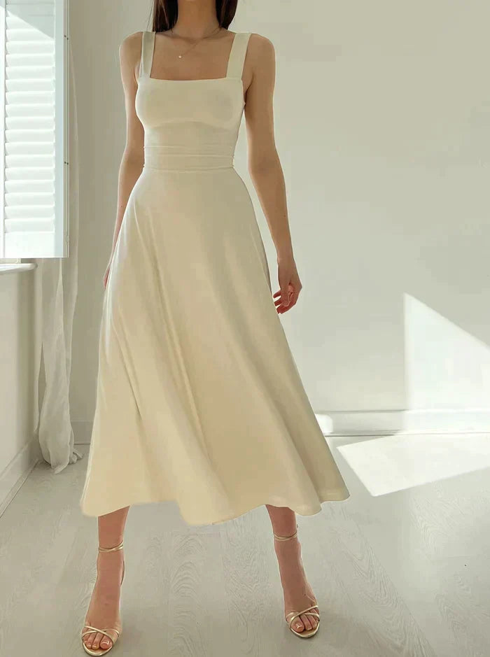 Kurzes Celine Kleid mit breiten Trägern und figurbetonter Silhouette