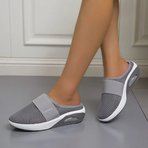Orthopädische Sandalen mit Keilabsatz von Johanna