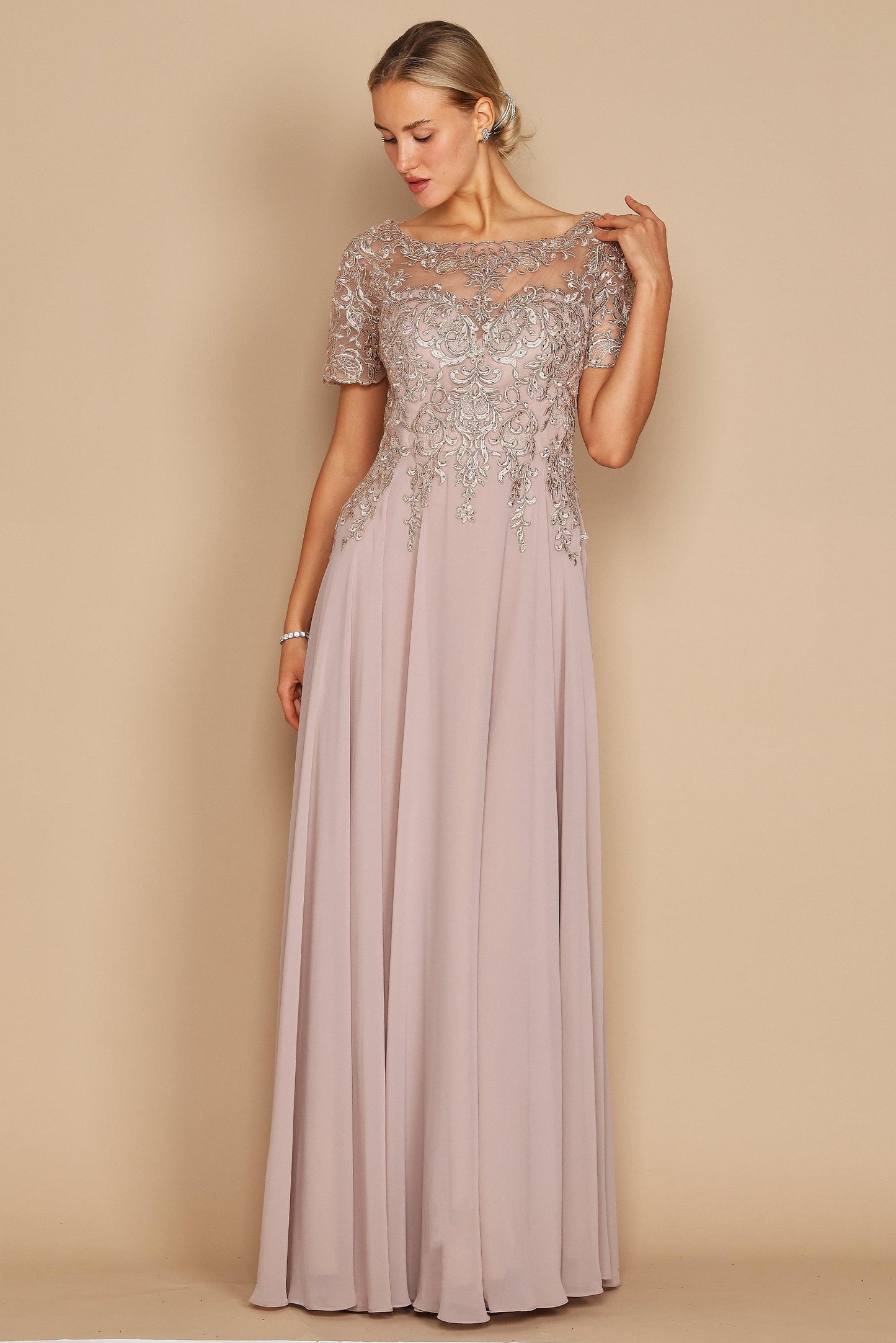 Robe Longue En Ligne A Pour Mère De La Mariée Avec Encolure Illusion Cœur Et Corsage Brodé En Chiffon