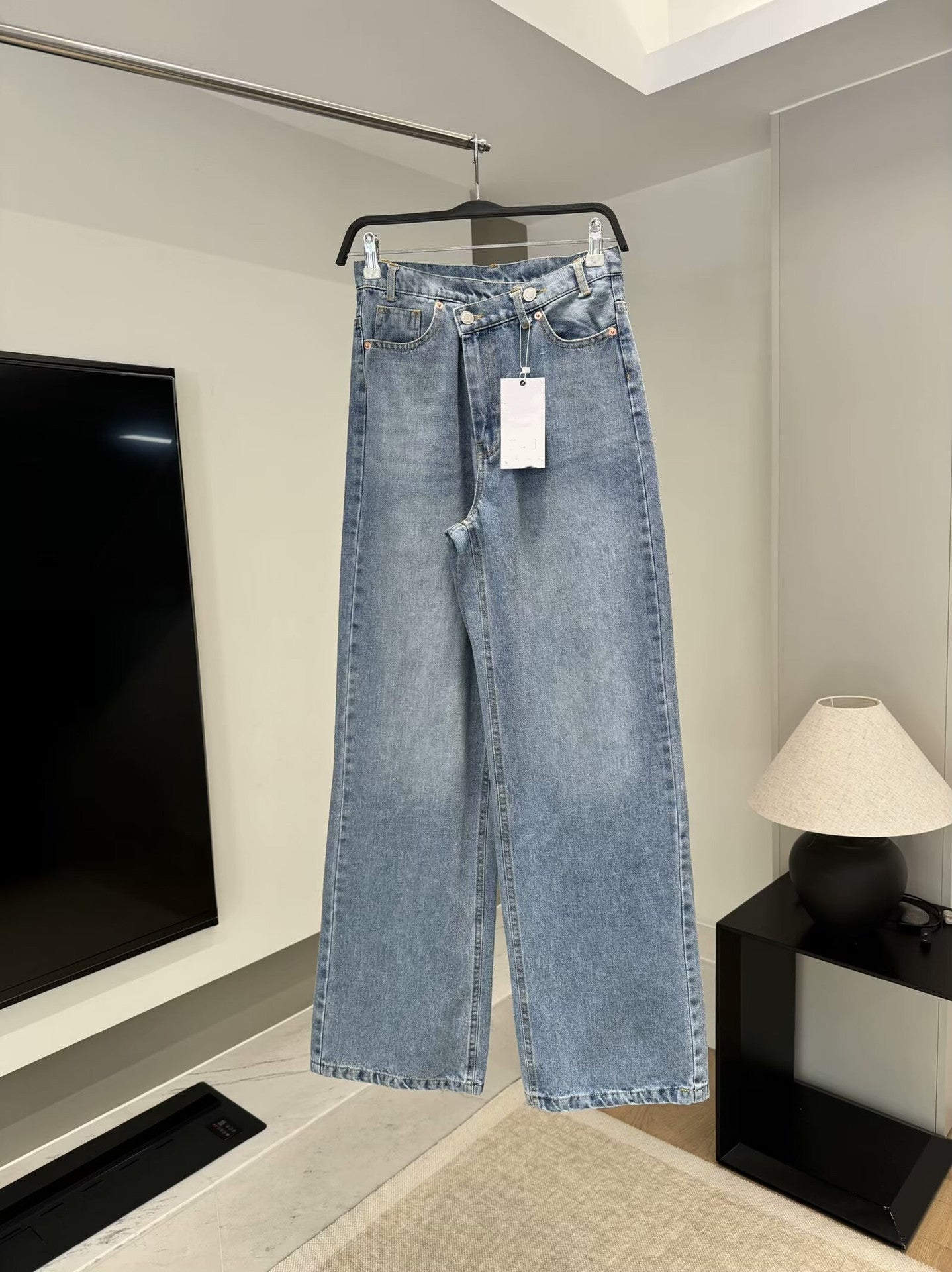 Ylana Damenjeans: Legerer Criss-Cross-Stil