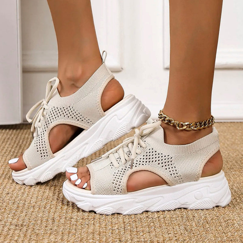 Zoe: Atmungsaktive Plateau-Sandalen