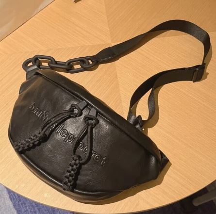 Delly Lederbrusttasche