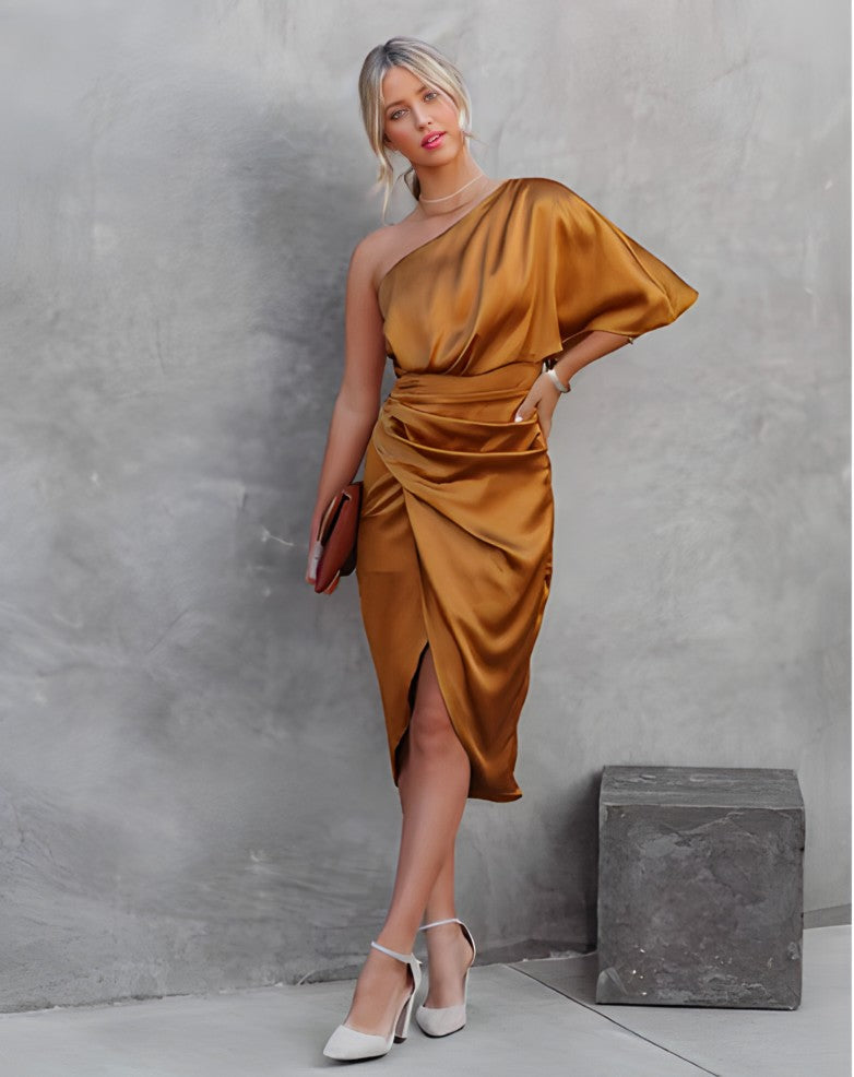 Layla Robe De Soirée Asymétrique Une Épaule En Satin Effet Drapé Avec Fente Avant Taille Ruchée