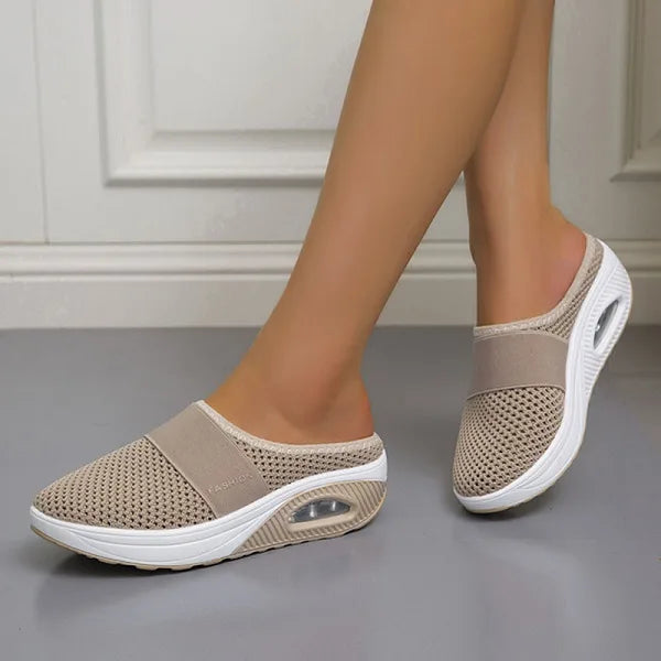 Orthopädische Sandalen mit Keilabsatz von Johanna