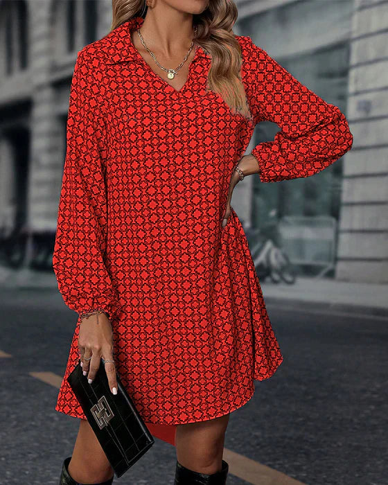 Kurzes Alize Kleid mit langen Ärmeln und Druck