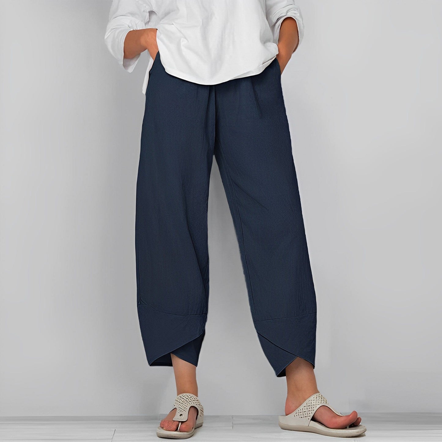 Bequeme, weit geschnittene Damenhose mit geschwungenem Saum