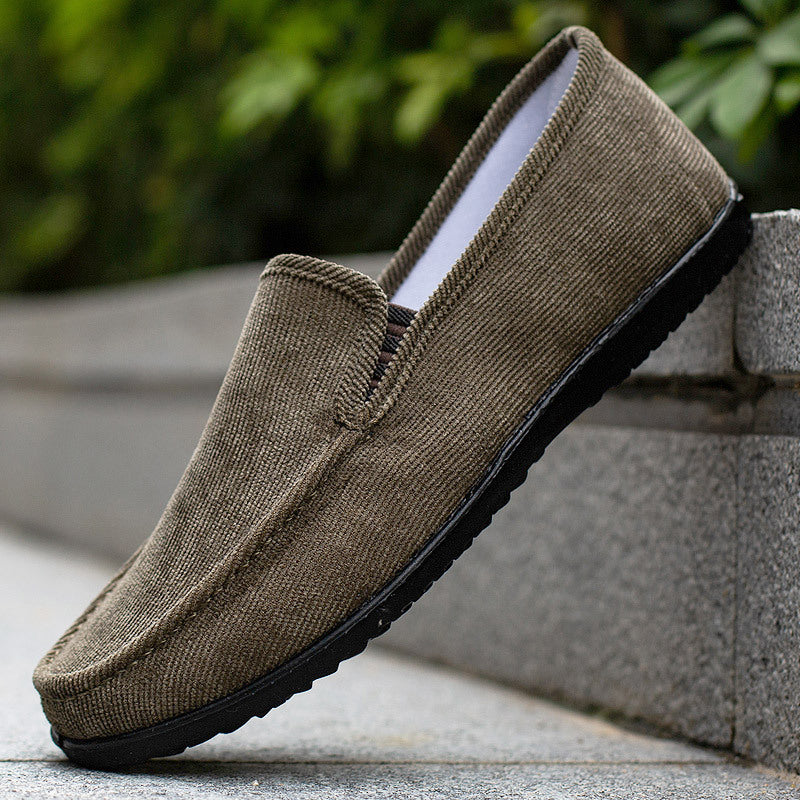 Bequeme und strapazierfähige Herren Slipper aus Cord mit Antirutschsohle
