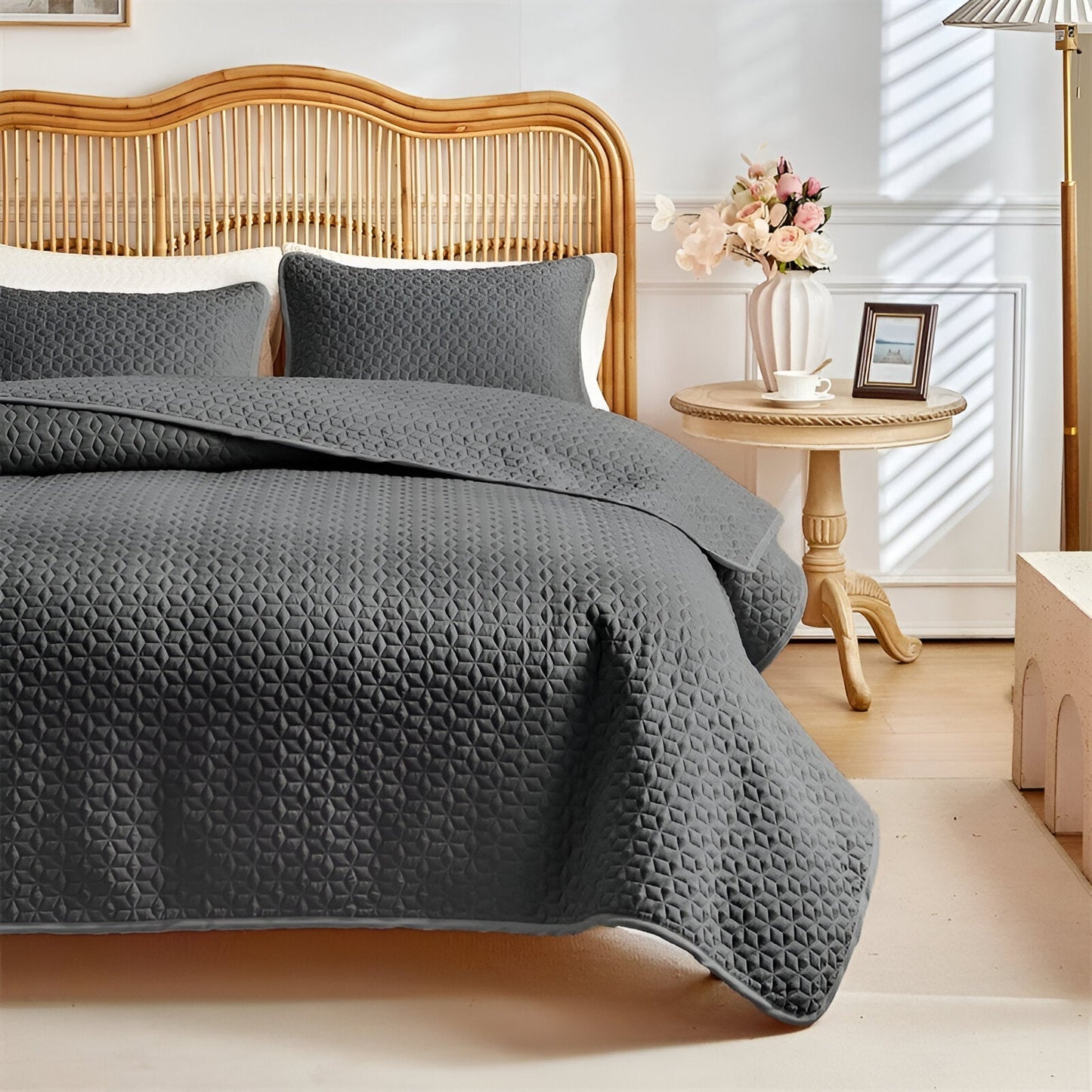 Ensemble Couvre-Lit Matelassé Beige Minimaliste Pour Chambre Sereine Et Confortable