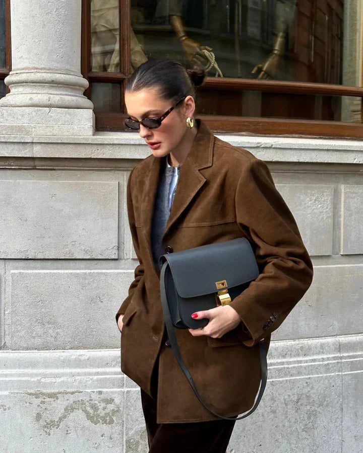 Avelena: Klassischer Blazer aus Wildleder