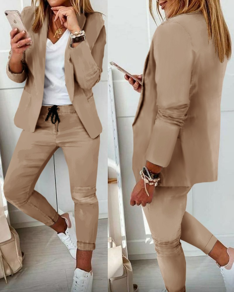 Anzugset mit Kordelhose und Blazermantel