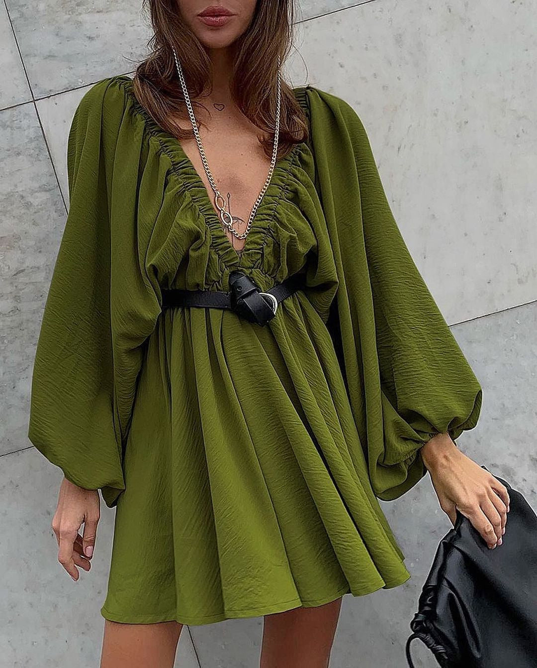 Hayley Kleid mit V-Ausschnitt und Laternenärmeln